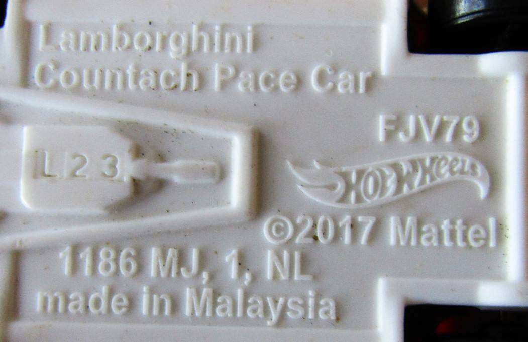 2017 Hot Wheels Lamborghini Countach Pace Car