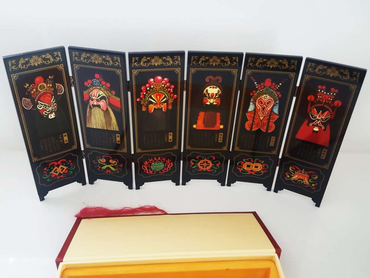 Old Facial Makeup of the Chinese Peking Opera Boxed Display