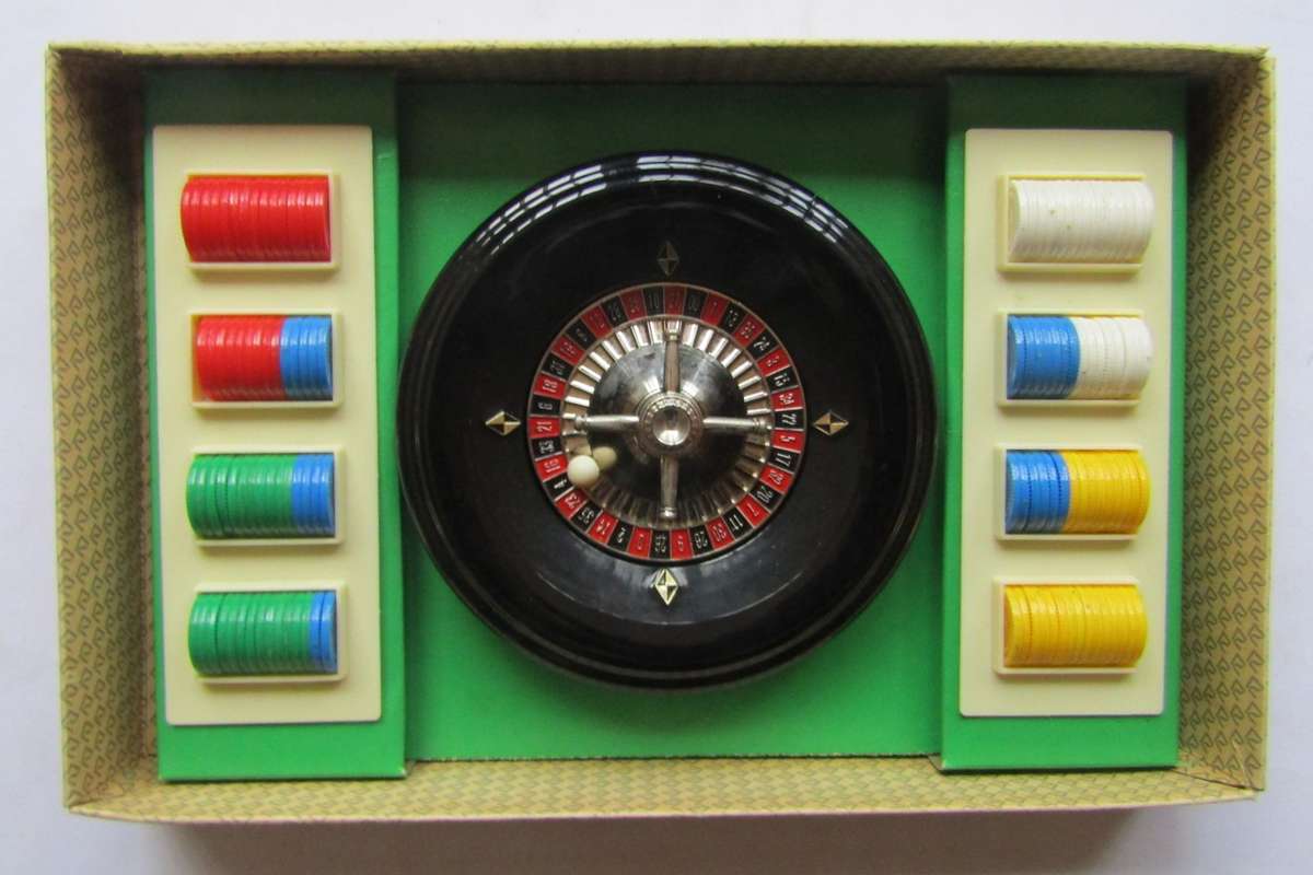 Vintage Nintendo Roulette Board Game