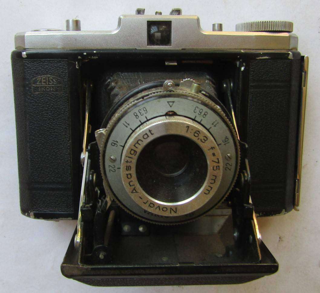 Vintage Zeiss Ikon Nettar Foldout Camera with Novar Lens