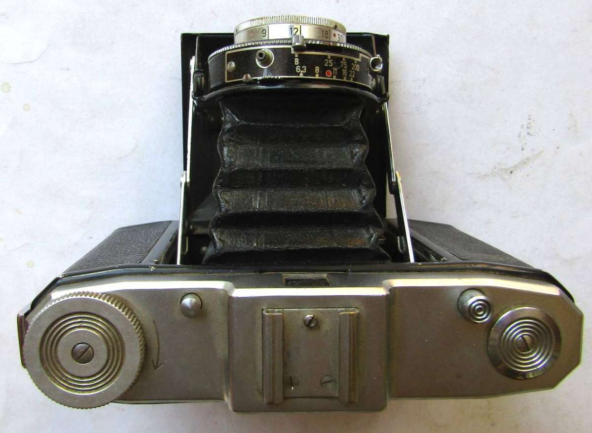 Vintage Zeiss Ikon Nettar Foldout Camera with Novar Lens