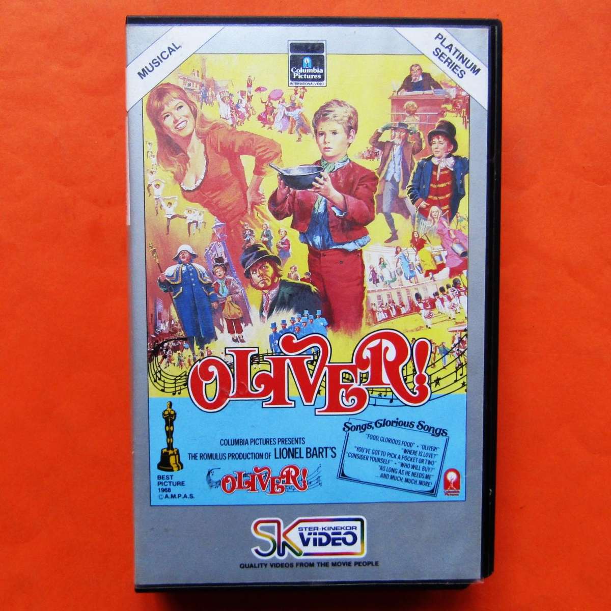 Oliver! - Classic Movie VHS Tape (1986)