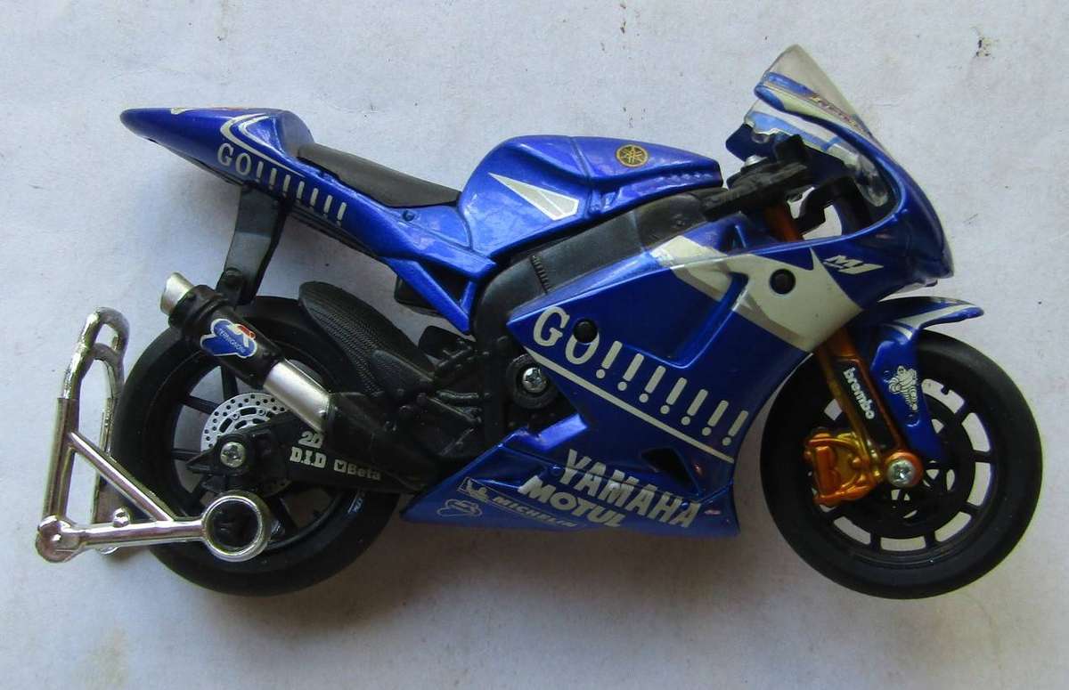 Maisto Colin Edwards Yamaha MotoGP Bike