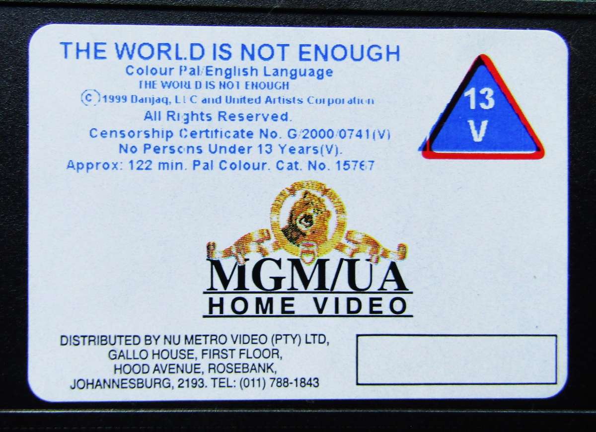 The World is Not Enough - James Bond 007 - Movie VHS Tape (2000)
