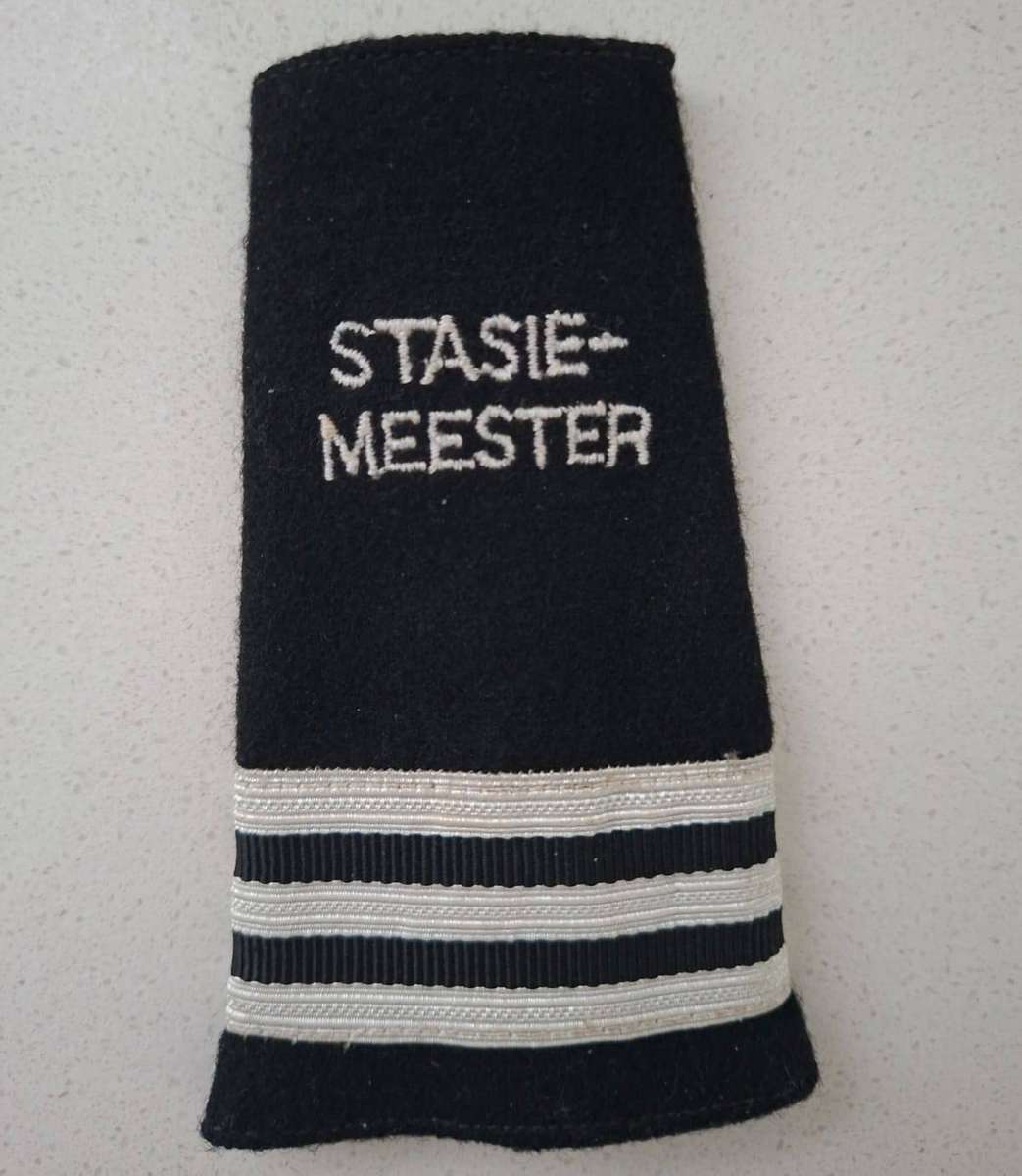 Old SAR Railways Stasie Meester Shoulder Badge
