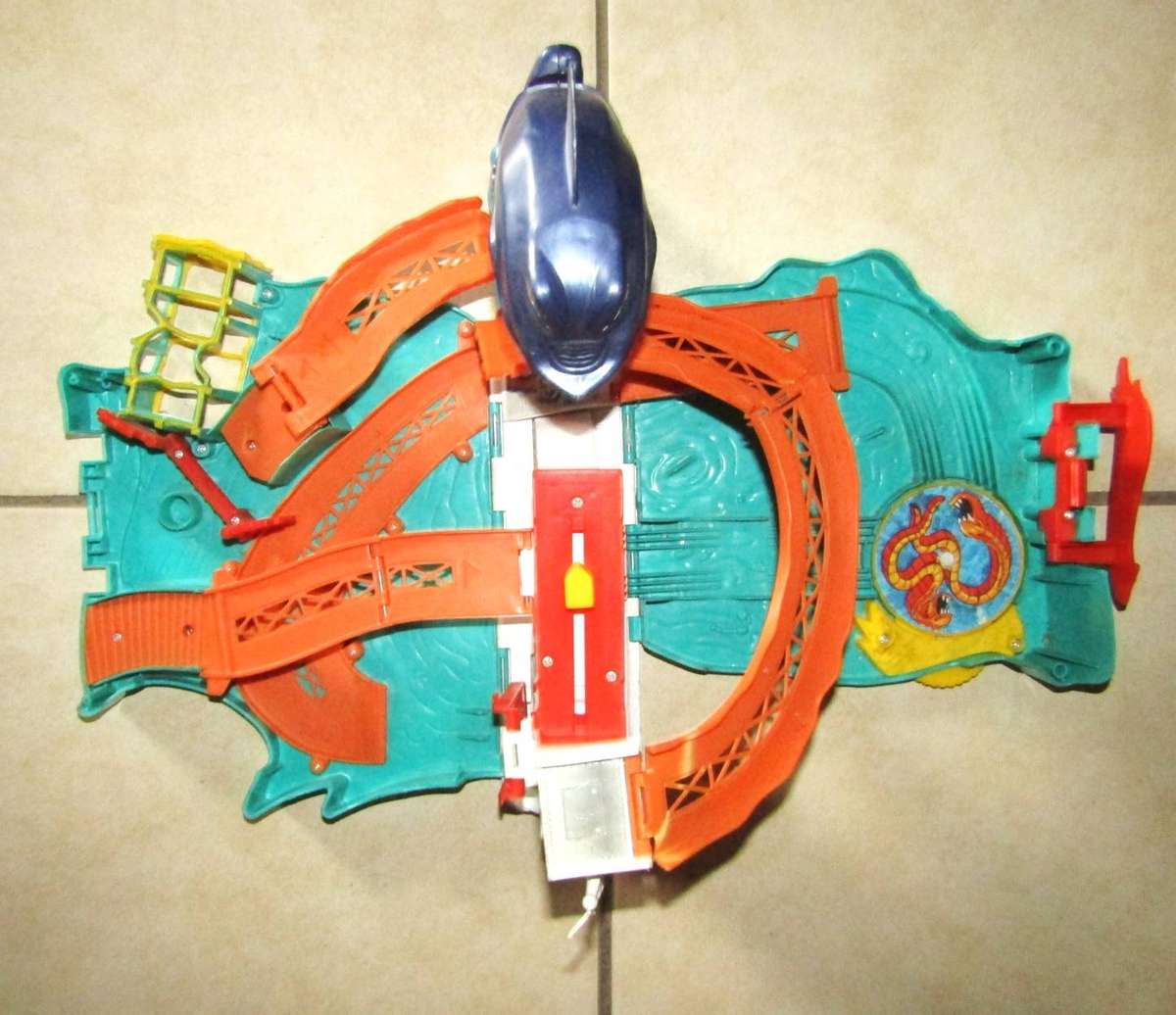 2008 Hot Wheels SharkBite Bay Portable Fold-out Play Set