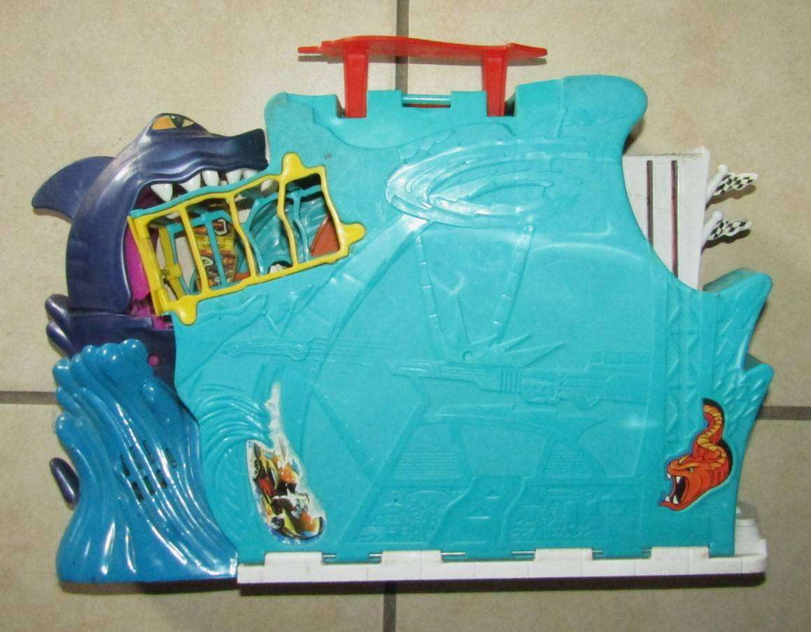 2008 Hot Wheels SharkBite Bay Portable Fold-out Play Set