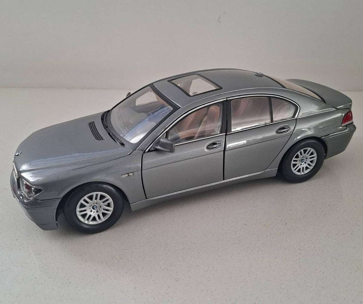 Old Motormax 1/18 Scale BMW 7 Series Car