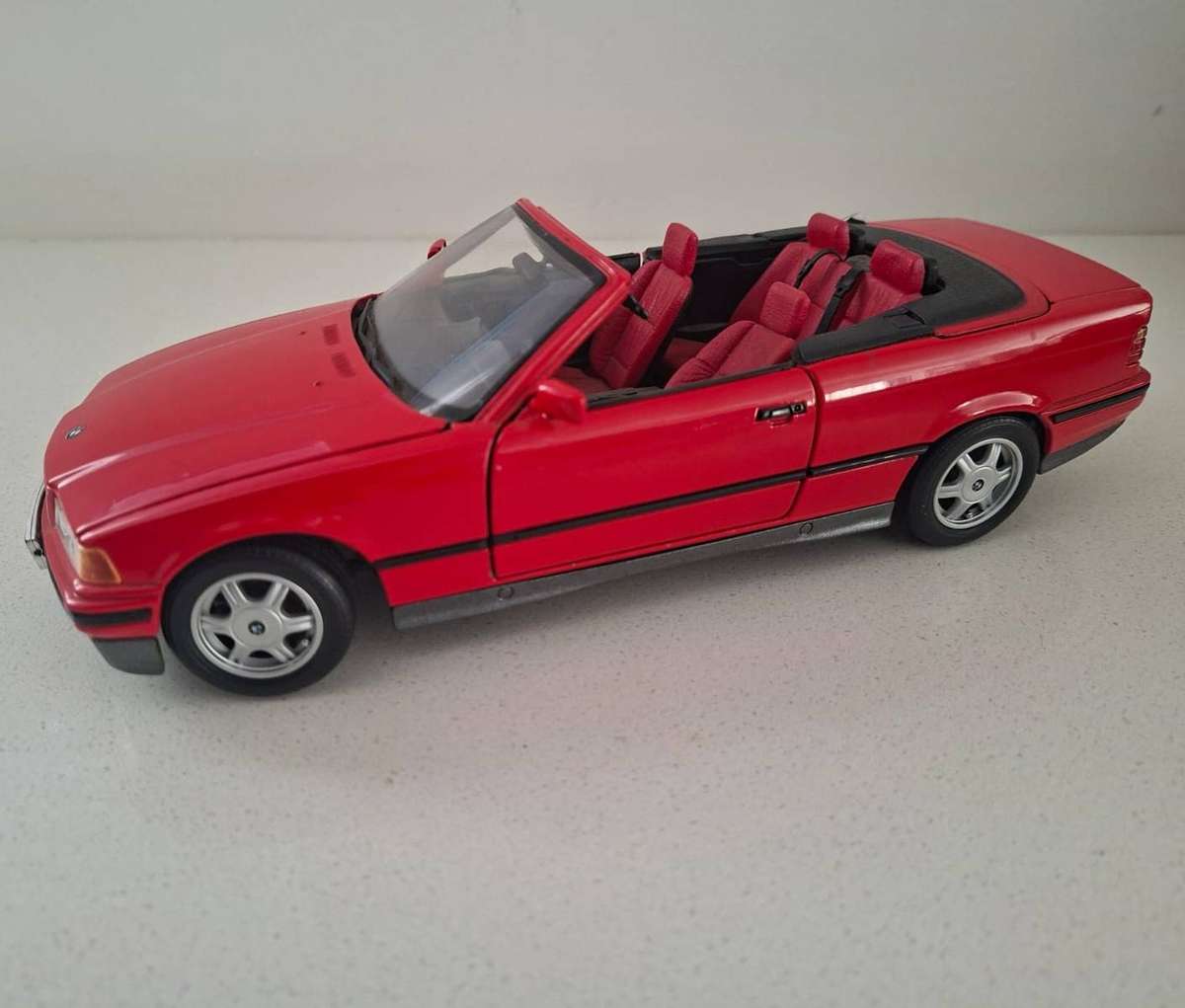 Old Maisto 1/18 Scale BMW 325i Convertible Car