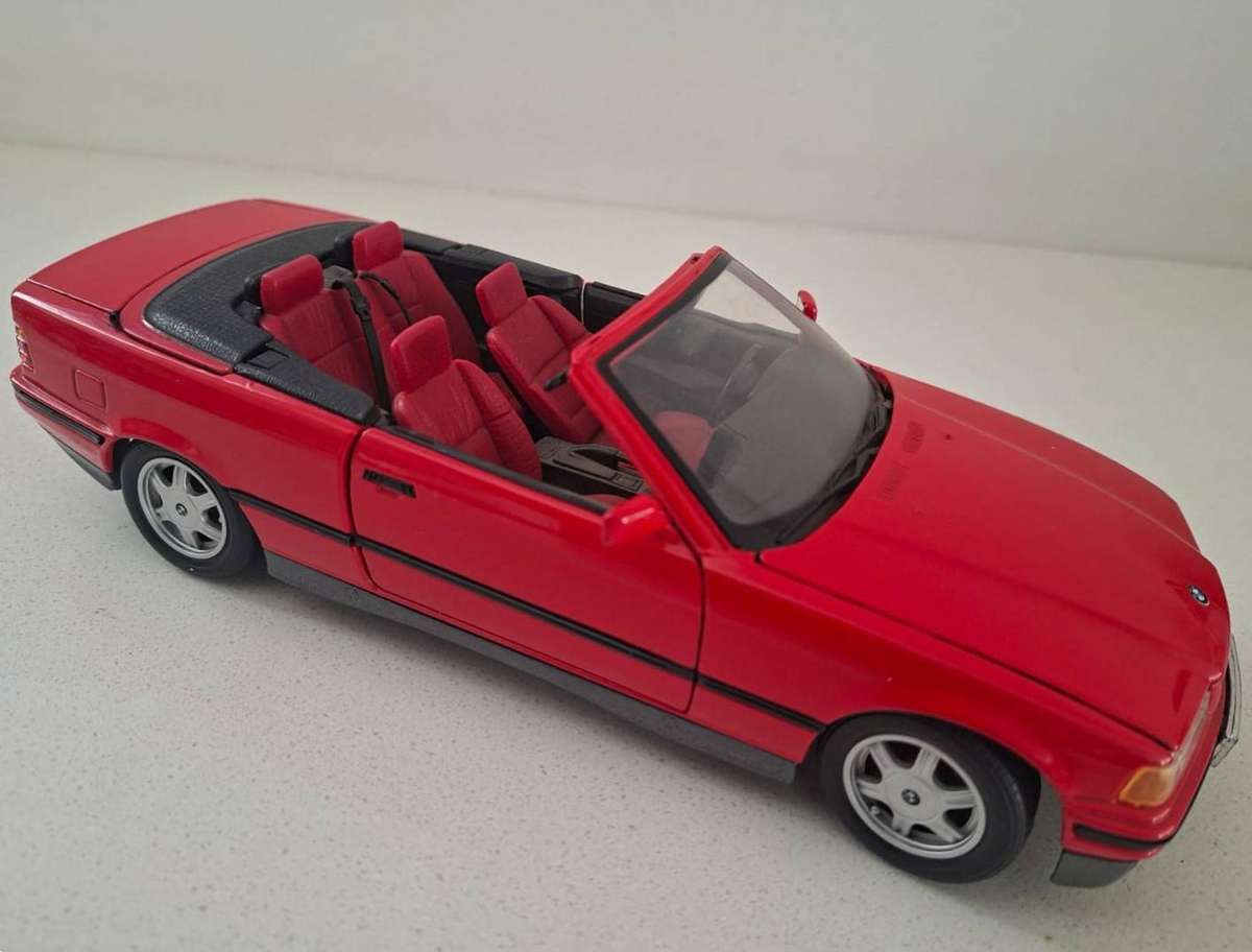Old Maisto 1/18 Scale BMW 325i Convertible Car