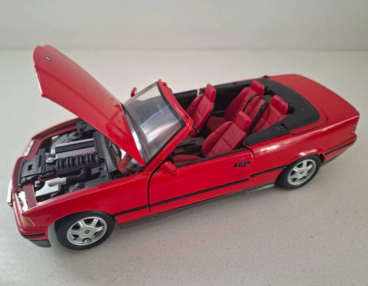 Old Maisto 1/18 Scale BMW 325i Convertible Car
