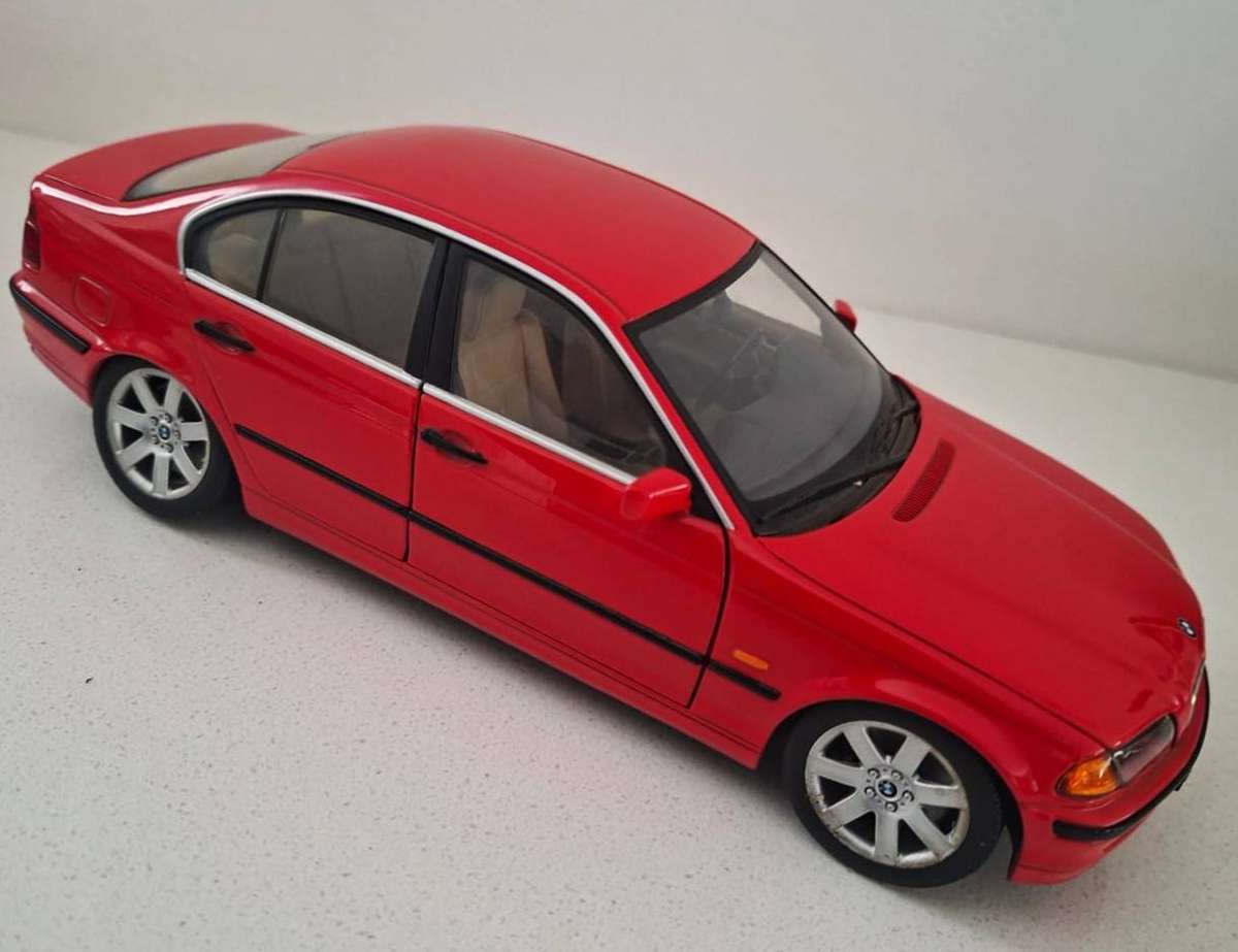 Old 1/18 Scale BMW 3 Series Car