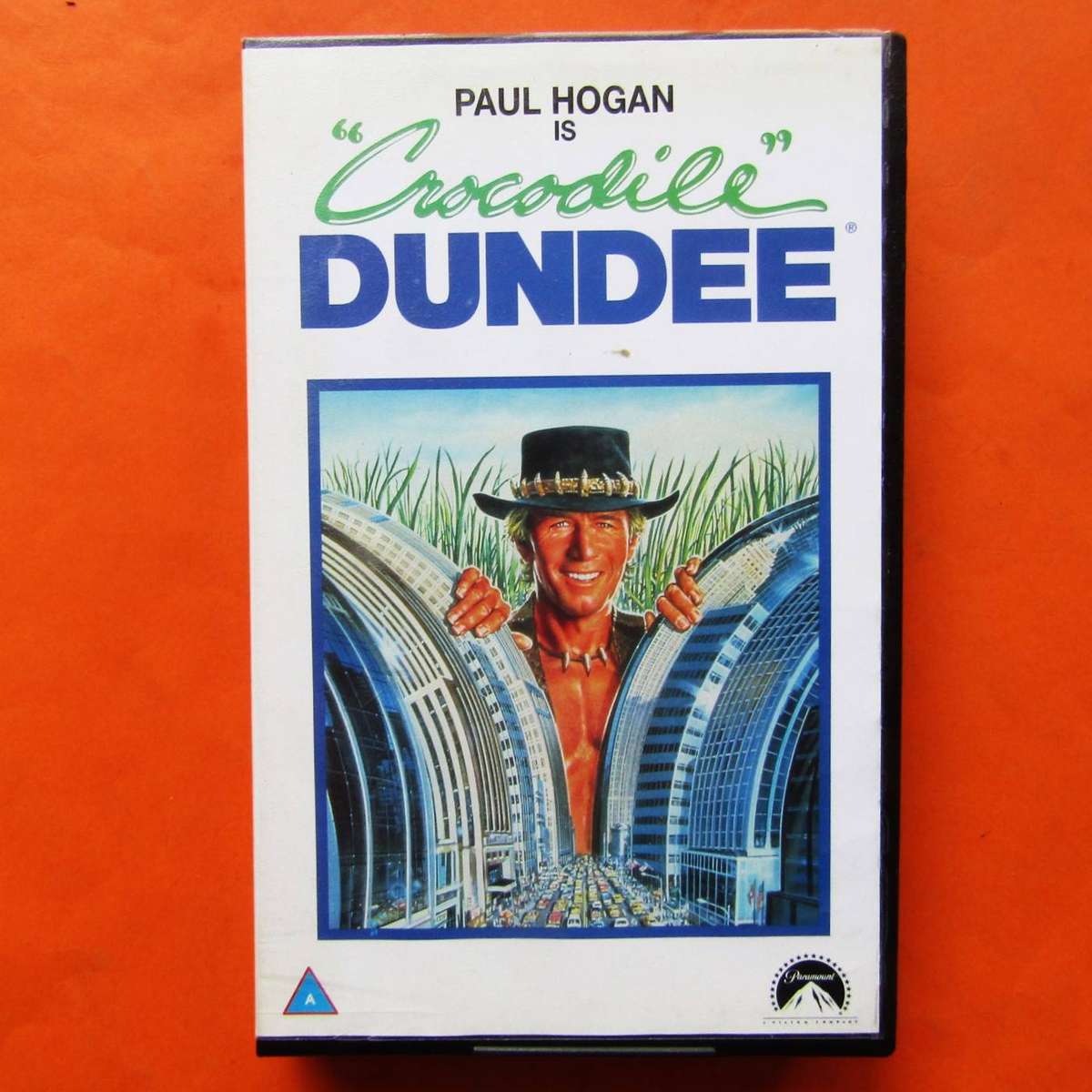 Crocodile Dundee - Paul Hogan - Movie VHS Tape (1986)
