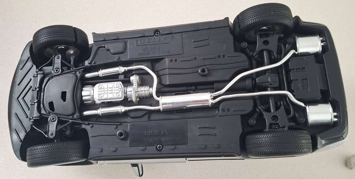 Old Welly 1/18 Scale BMW X5 Car