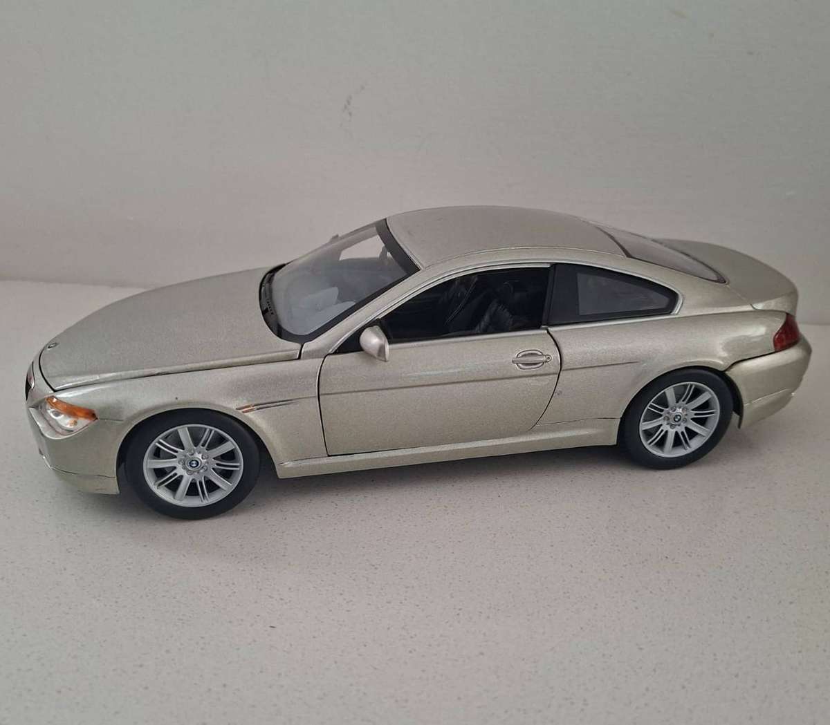 2003 Hot Wheels 1/18 Scale BMW 645Ci Coupe Car