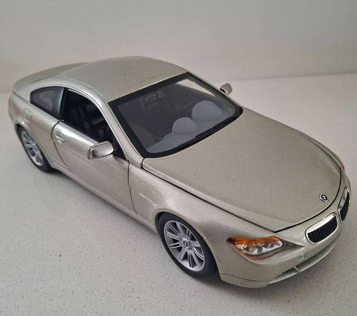 2003 Hot Wheels 1/18 Scale BMW 645Ci Coupe Car
