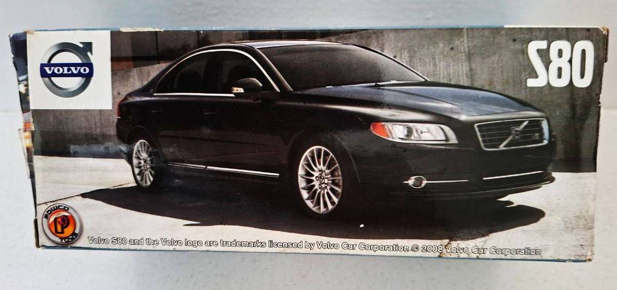Old Volvo S80 1:32 Scale Car