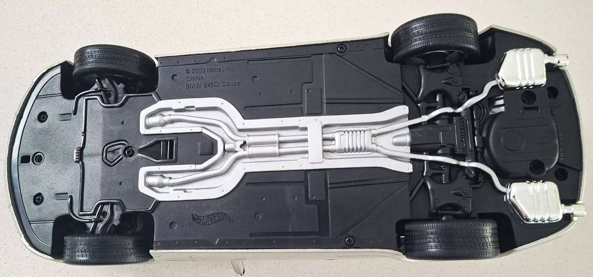 2003 Hot Wheels 1/18 Scale BMW 645Ci Coupe Car