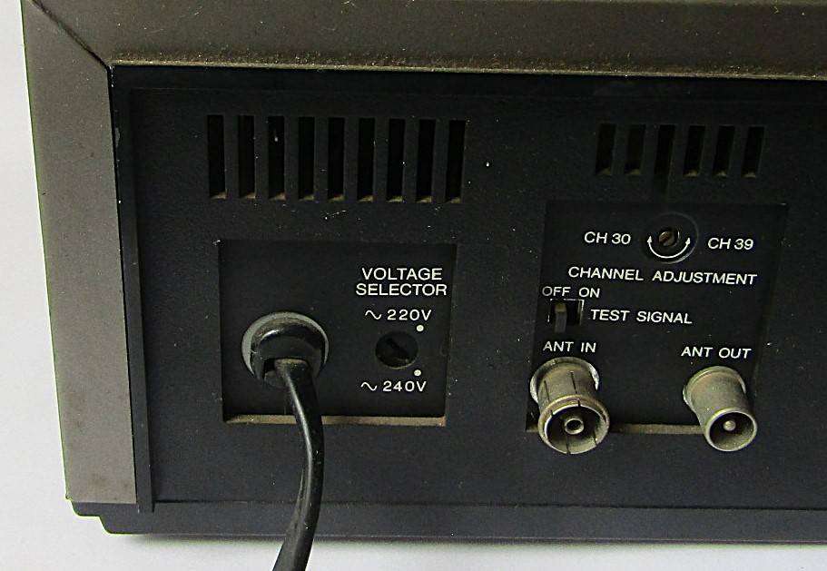 Vintage Sanyo Betamax VCR Video Cassette Recorder / Player
