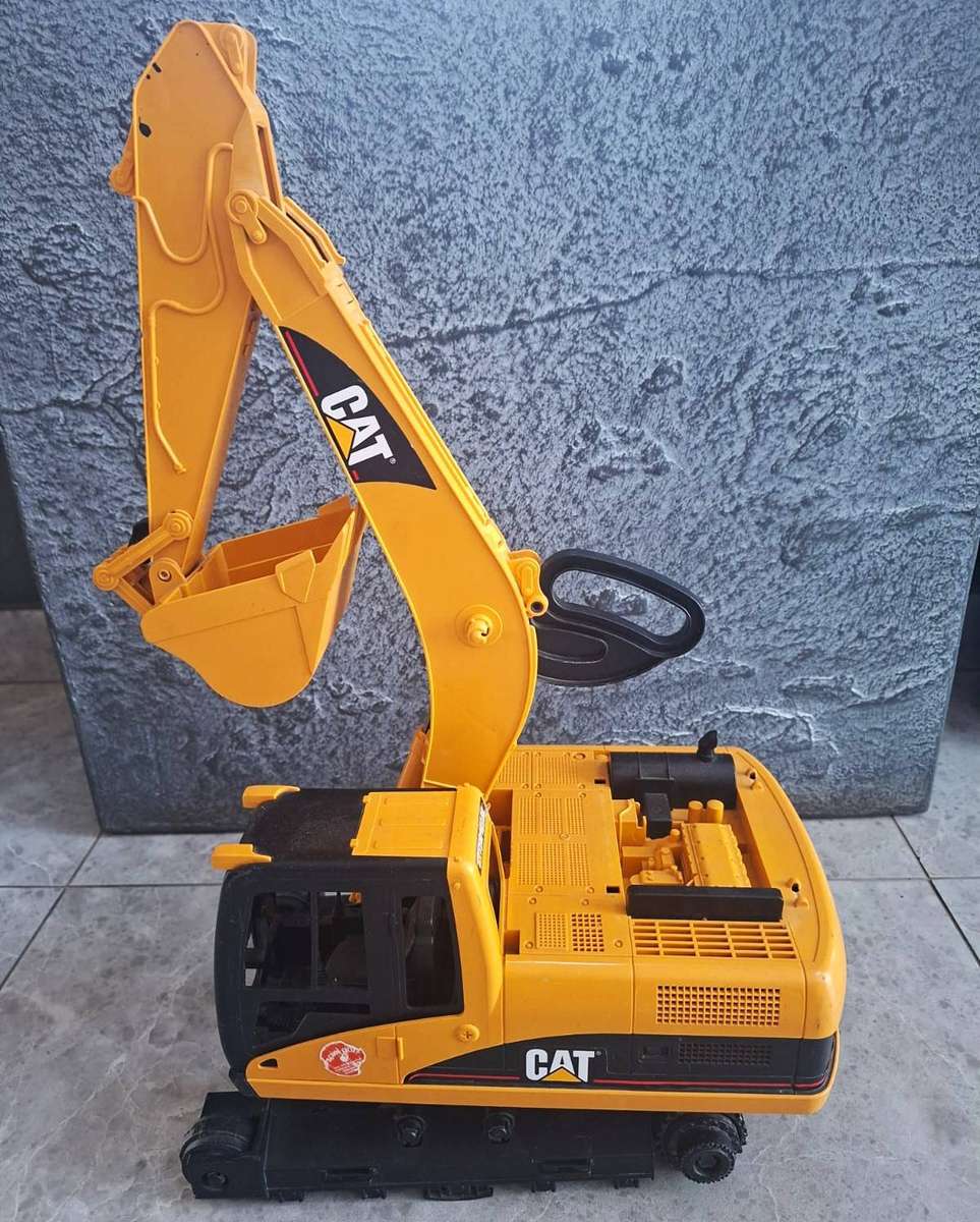 Large 1/16 Scale Bruder CAT Shovel Excavator - Made in Germany