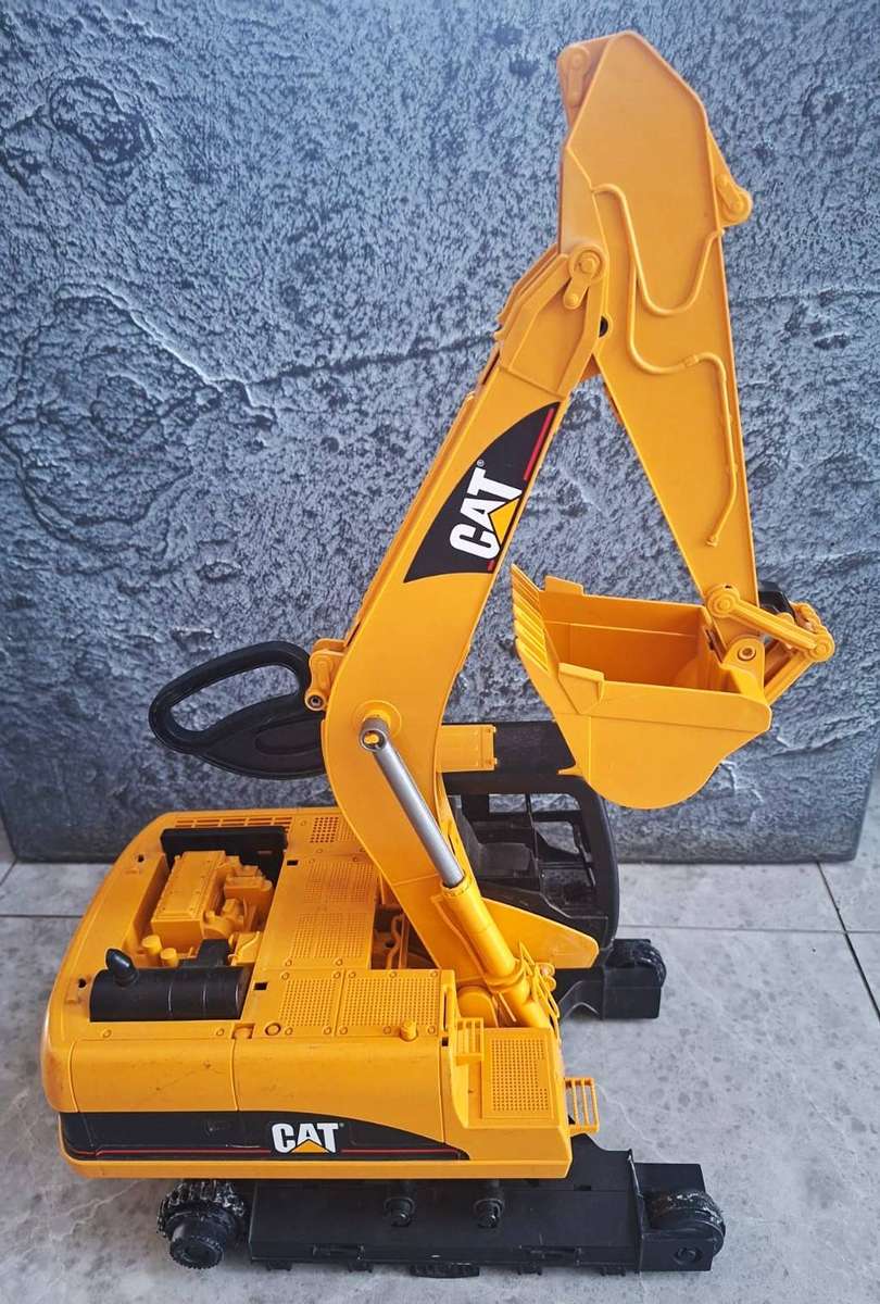 Large 1/16 Scale Bruder CAT Shovel Excavator - Made in Germany