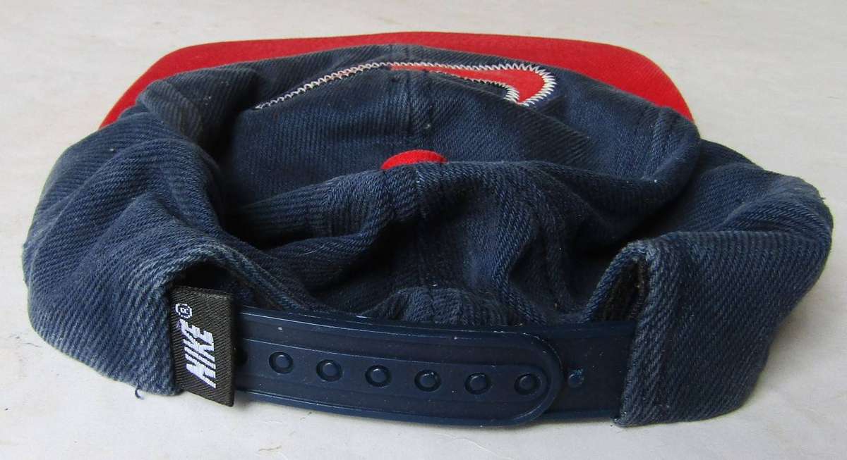Vintage 90s Nike Navy Blue and Red Cap