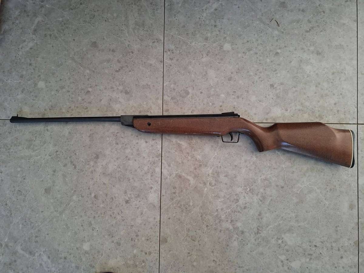 Vintage Cometa ,177 Model 220 Air Rifle