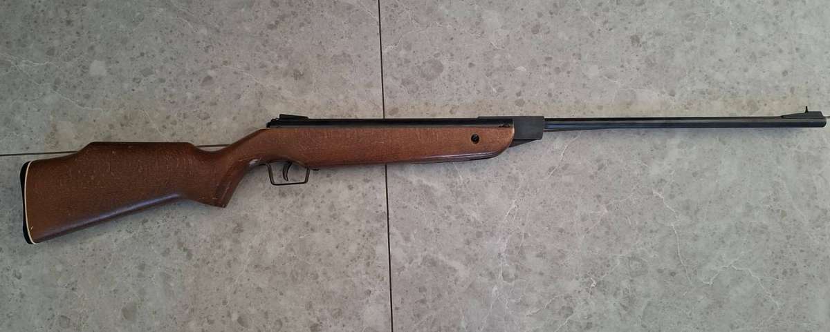 Vintage Cometa ,177 Model 220 Air Rifle
