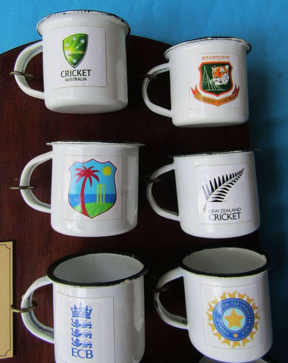 2019 Cricket World Cup Plaque with 10 Metal Cups
