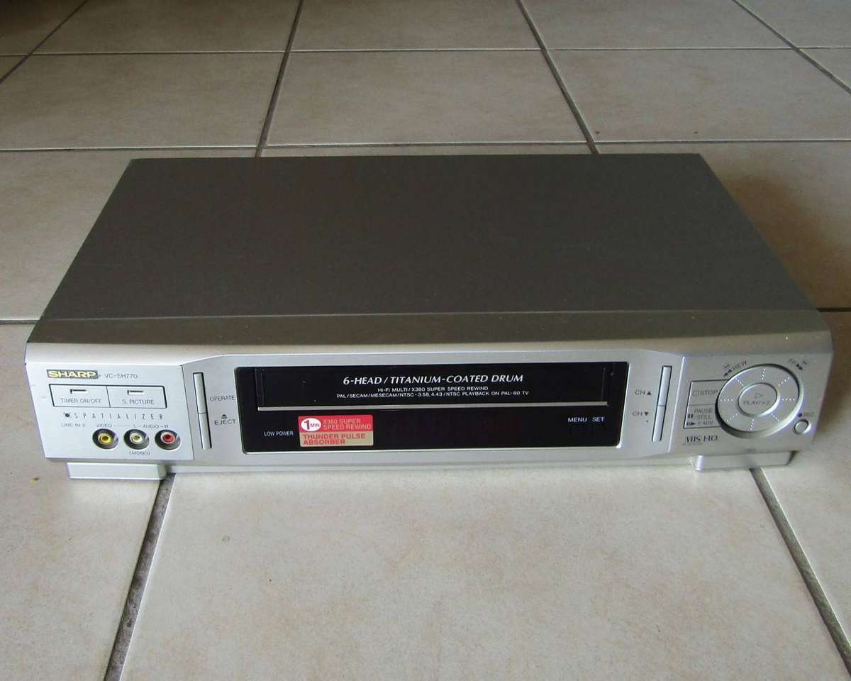 Sharp VCR Video Cassette Recorder / VHS Player - Working