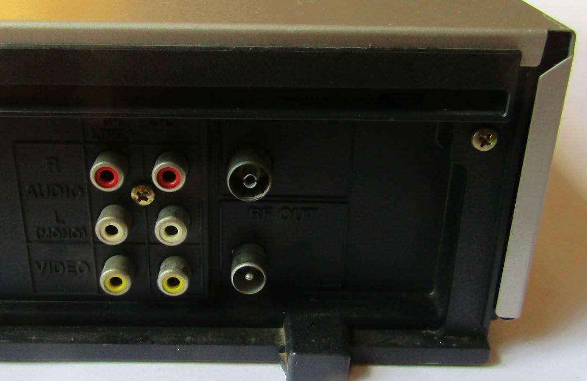 Sharp VCR Video Cassette Recorder / VHS Player - Working