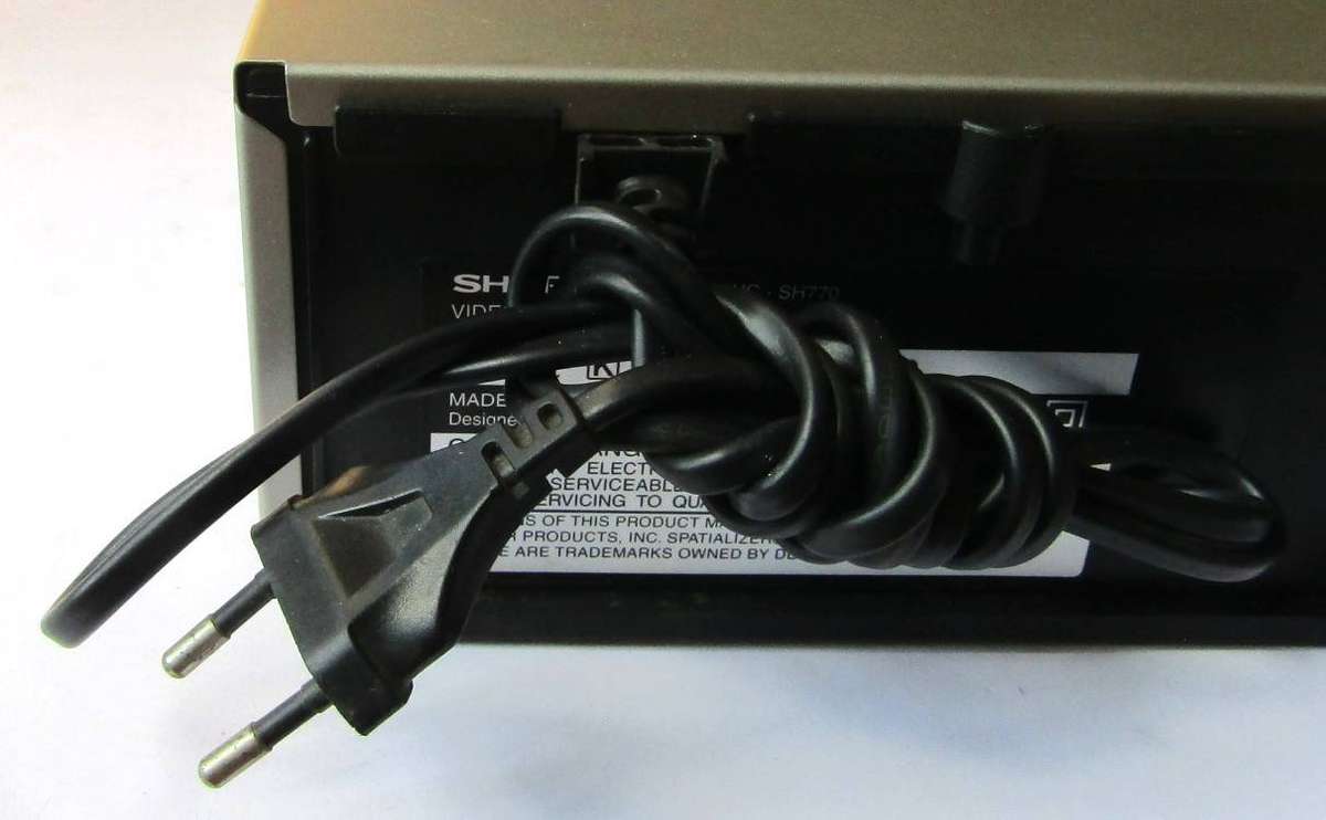 Sharp VCR Video Cassette Recorder / VHS Player - Working