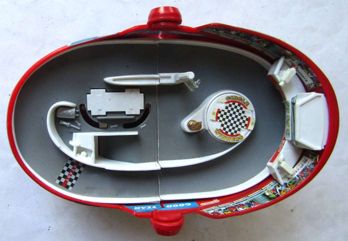 1997 Micro Machines Foldout Helmet Raceway Playset