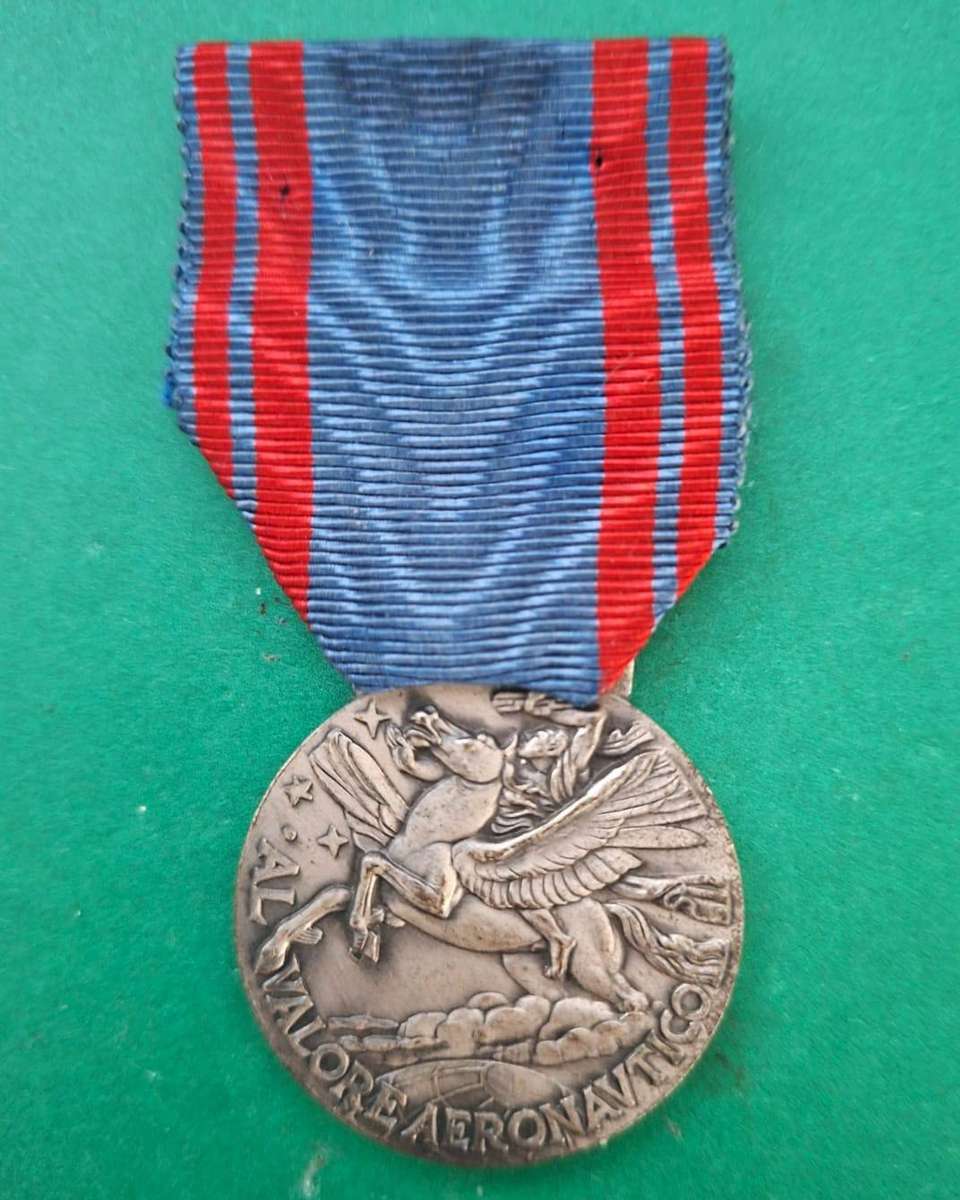 Italian Airforce Al Valore Aeronautico Full Size Medal