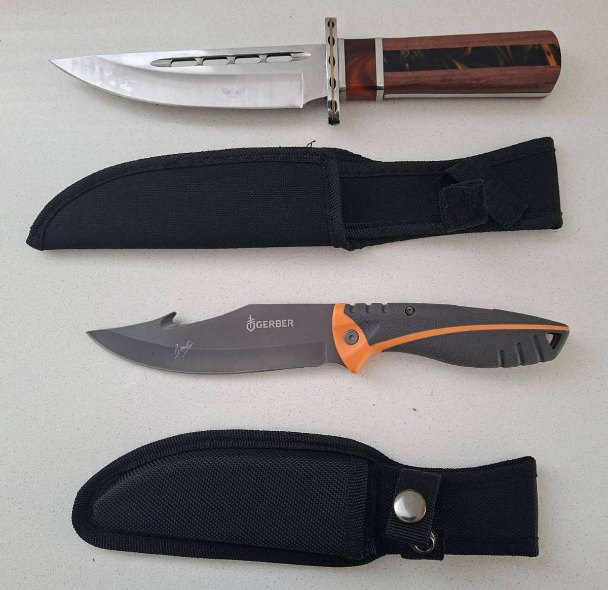 2 Hunting Knives