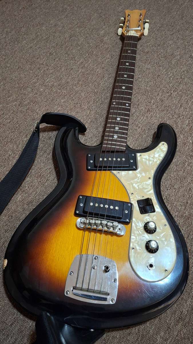 Aria Diamond vintage solid body electric guitar with mother of pearl strikeboard (1971-1972)