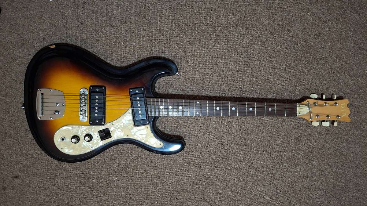 Aria Diamond vintage solid body electric guitar with mother of pearl strikeboard (1971-1972)