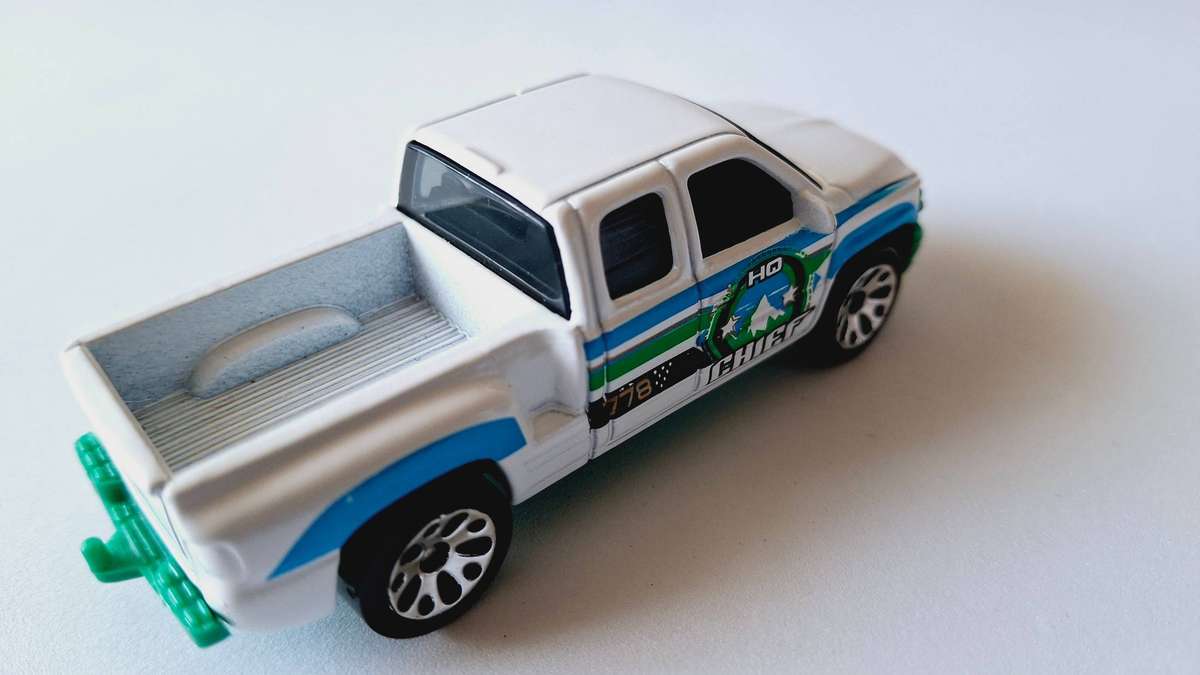 Matchbox Chevrolet Silverado 1999 -  Die Cast Model 1998 - WHITE