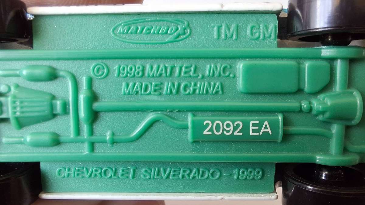 Matchbox Chevrolet Silverado 1999 -  Die Cast Model 1998 - WHITE