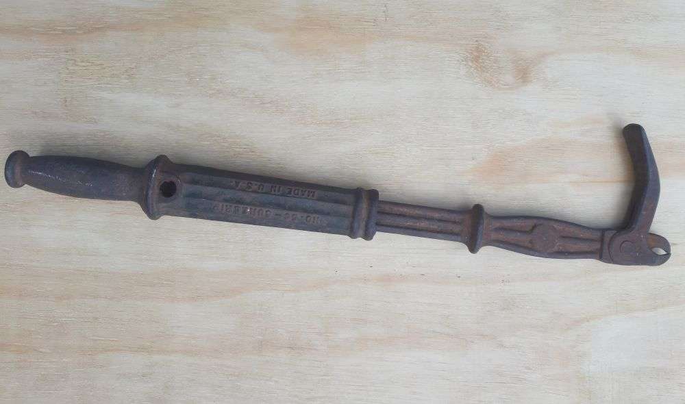 Vintage Nr56 Bridgeport Hardware made in USA Nail Puller