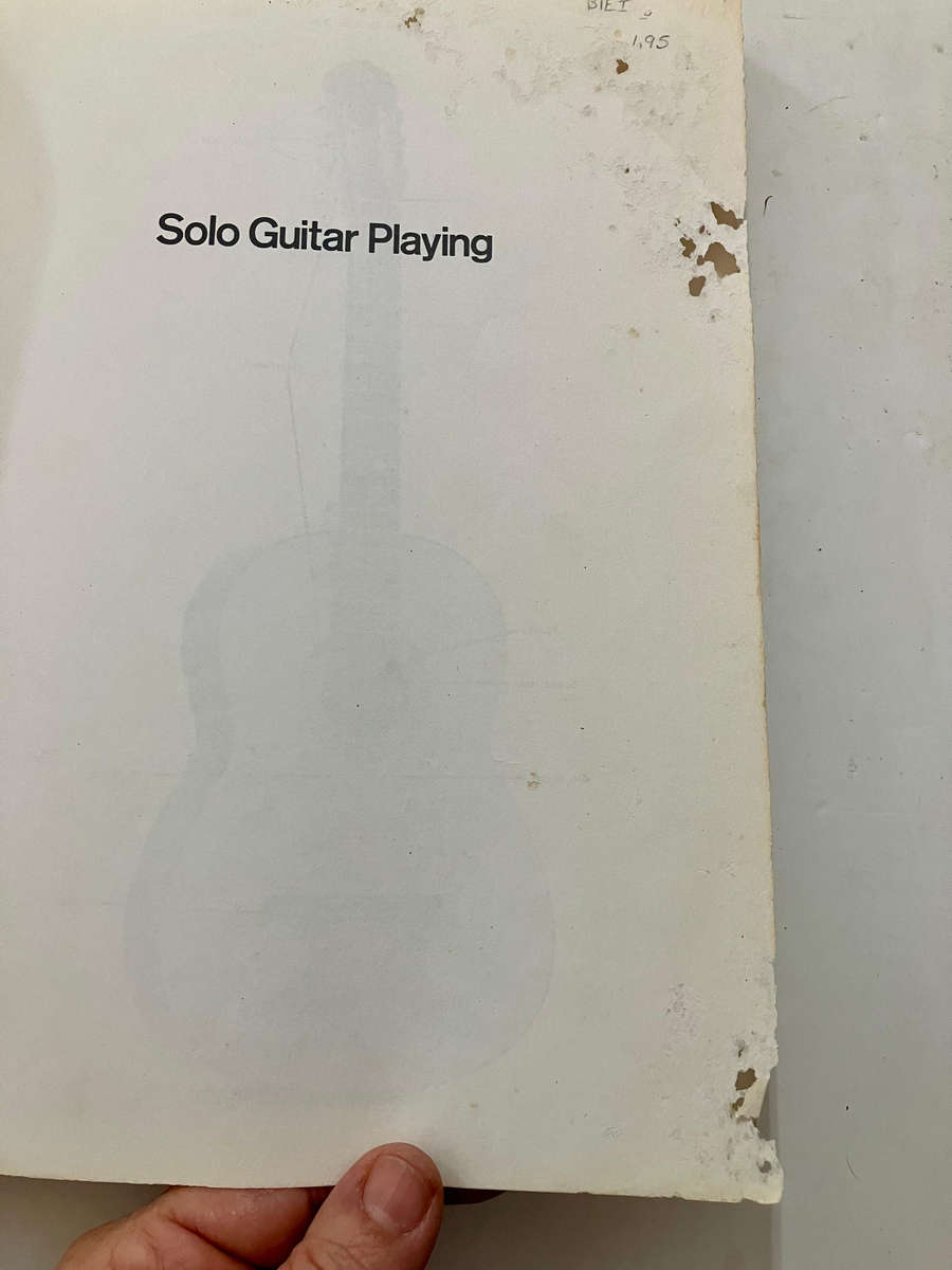 Solo Guitar Playing - Frederick M Noad. Softcover. 11th Pr. 1973