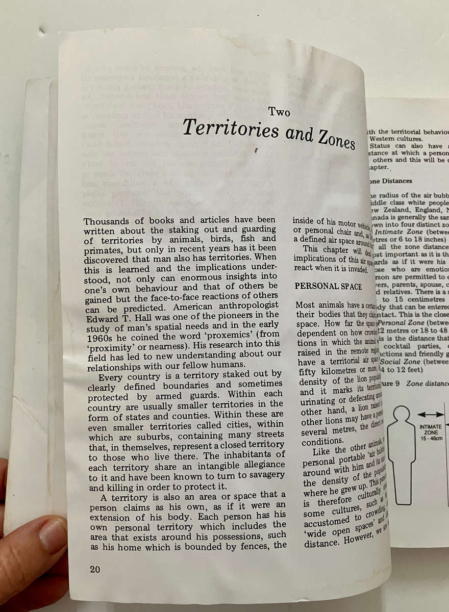 Body Language: How to read others' thoughts by their gestures - A Pease. SC, 3rd Ed. 2009