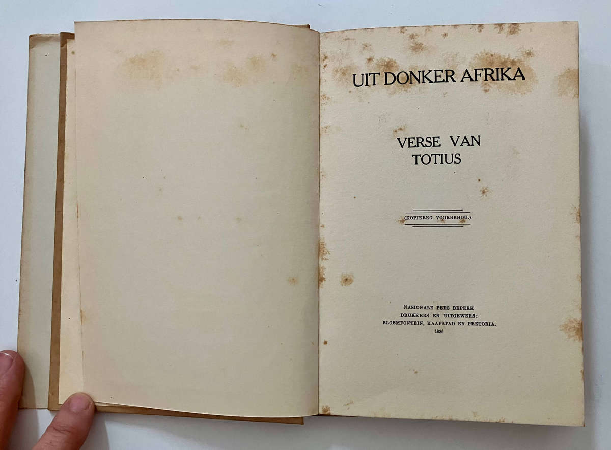 Uit Donker Afrika - Verse van Totius. Hardeband met sj, 1e Uitg. 1936