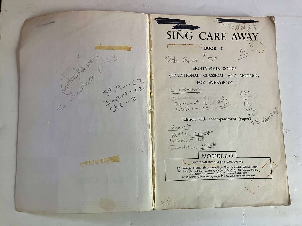 Sing Care Away Book 1 (Edition with accompaniment) - Novello. Softcover, undated