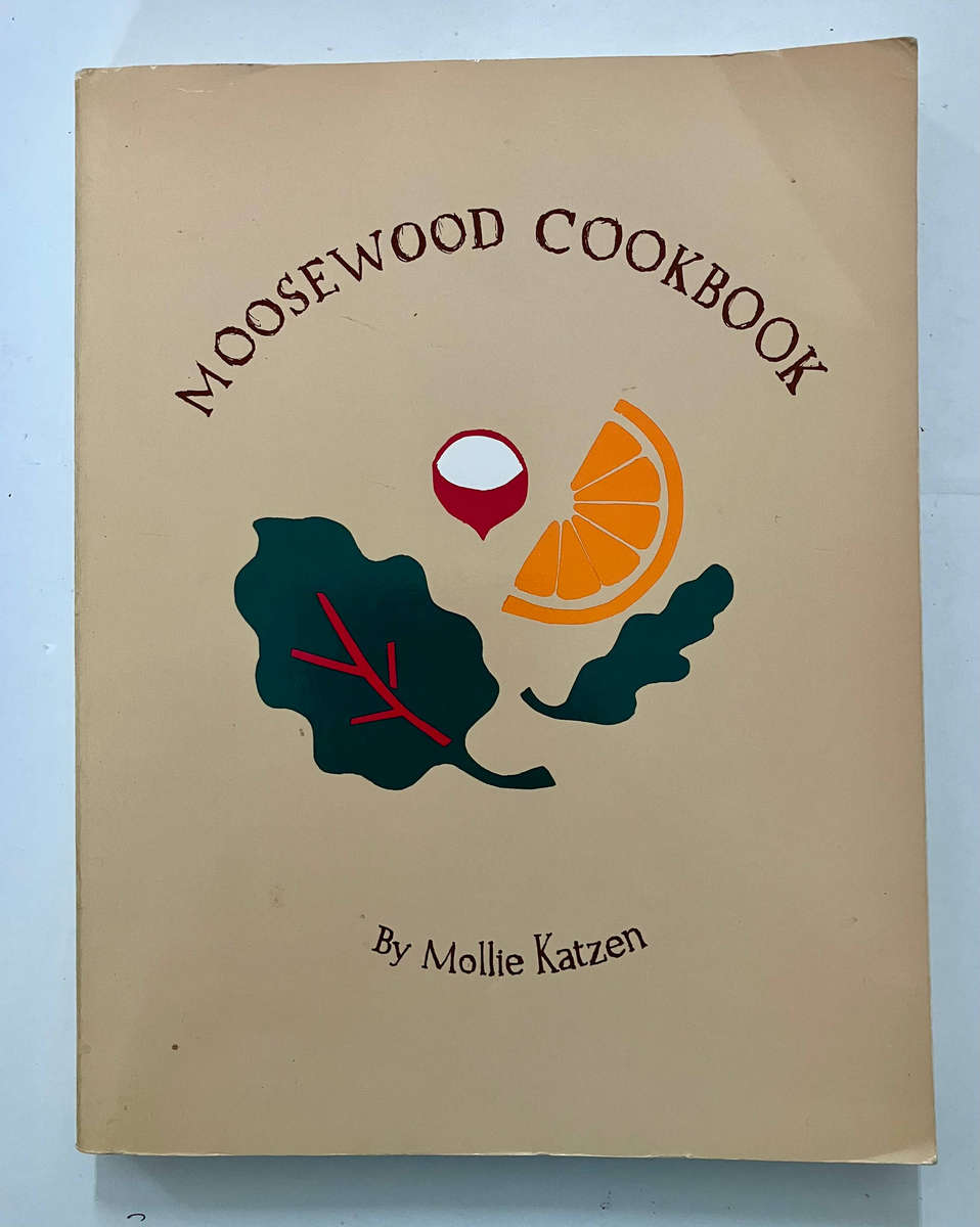 The Moosewood Cookbook - Mollie Katzen. Softcover, 1977