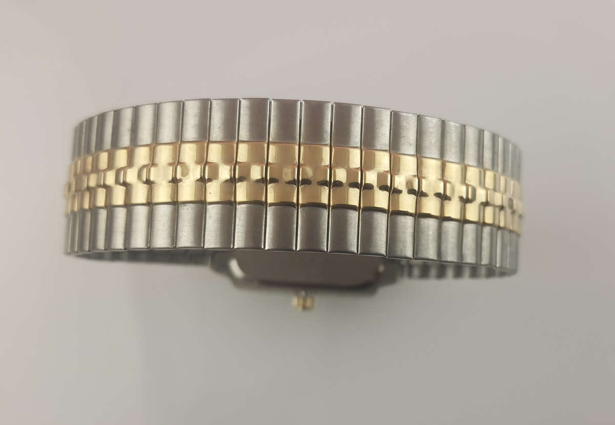 SHARP DIAMOND QUARTZ WATCH