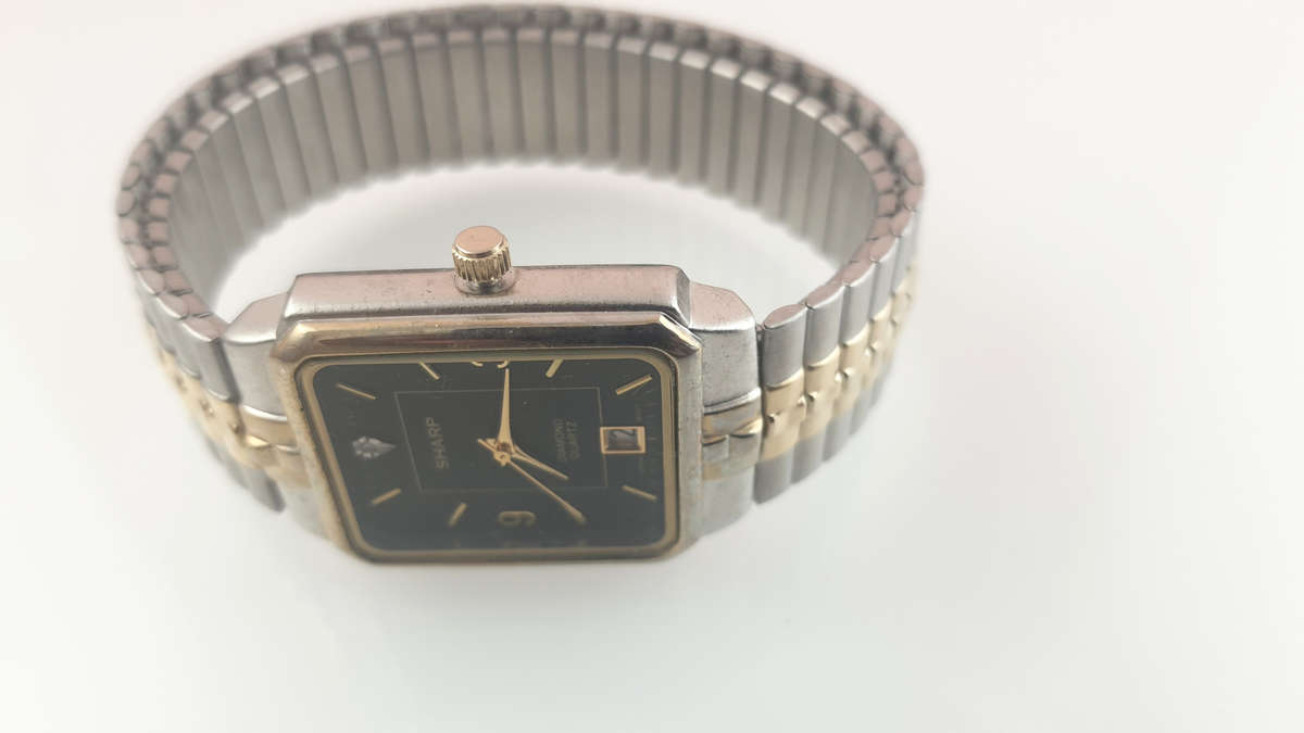 SHARP DIAMOND QUARTZ WATCH