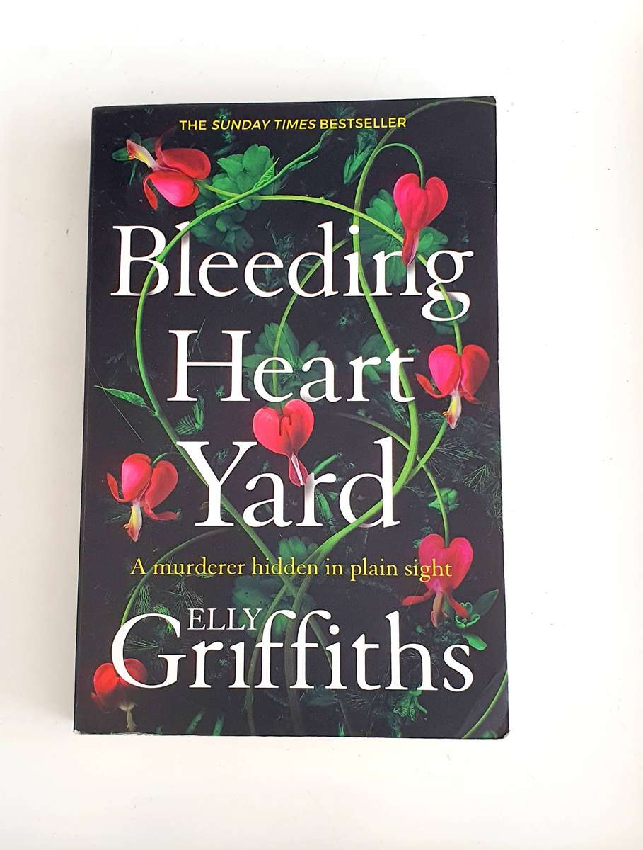 Bleeding Heart Yard - Elly Griffiths