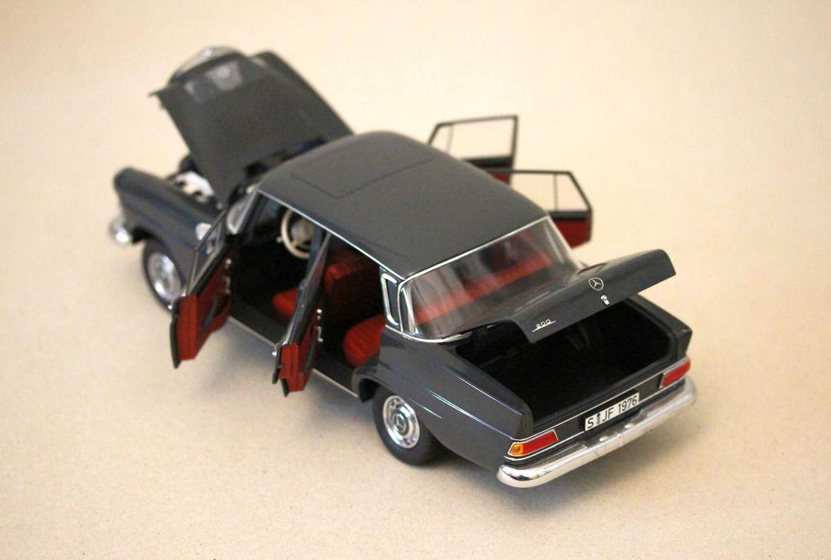 NOREV 1:18 Mercedes-Benz 190/200 (W110)