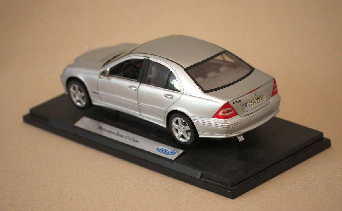 WELLY 1/18 Mercedes-Benz W203 C320 sedan